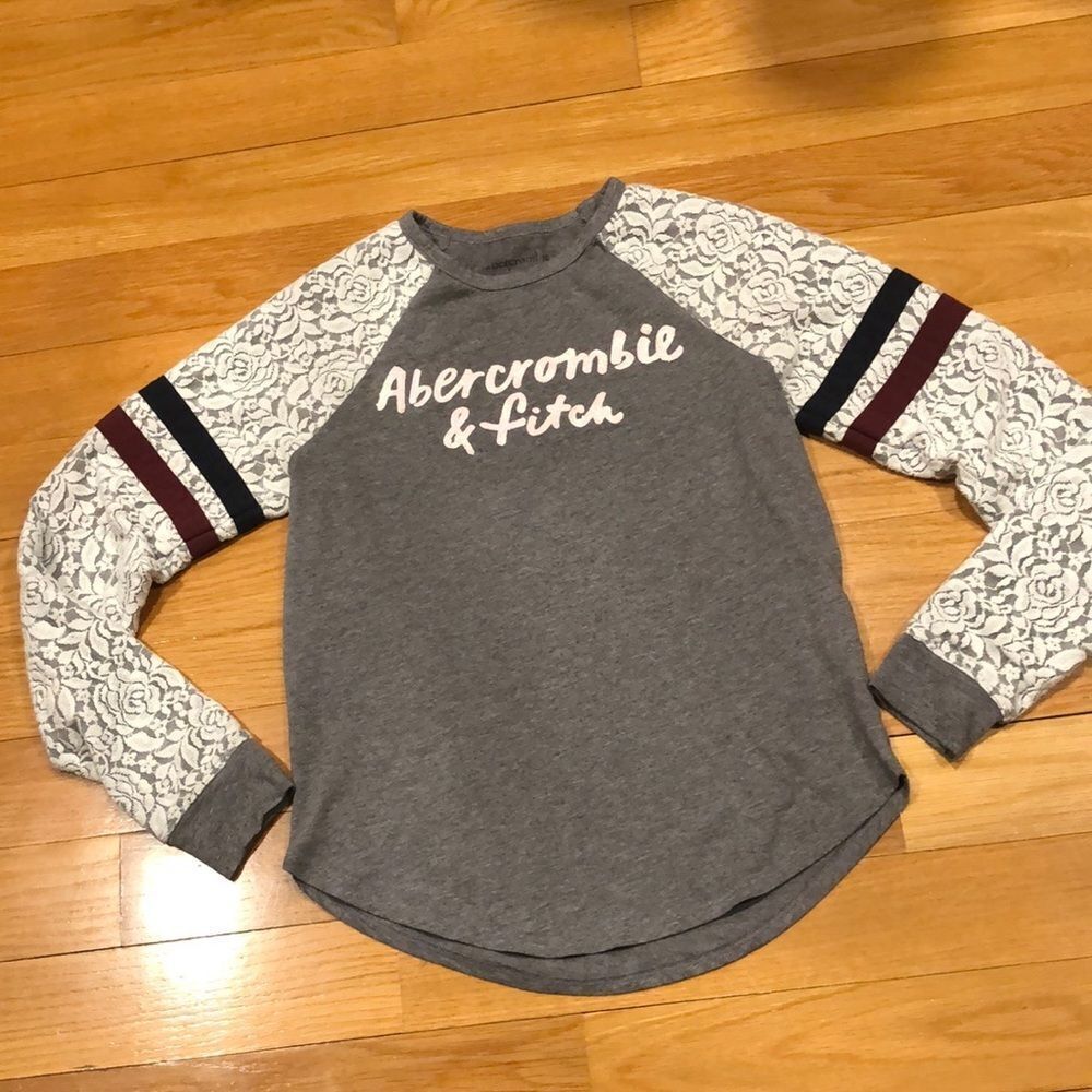 𝅺ABERCROMBIE kids long sleeve shirt size 13/14.